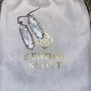 Kendra Scott Francie earrings in White Howlite